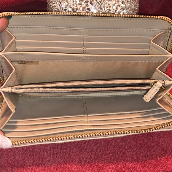 Gently used authentic Coach wallet - Picture 3 of 7